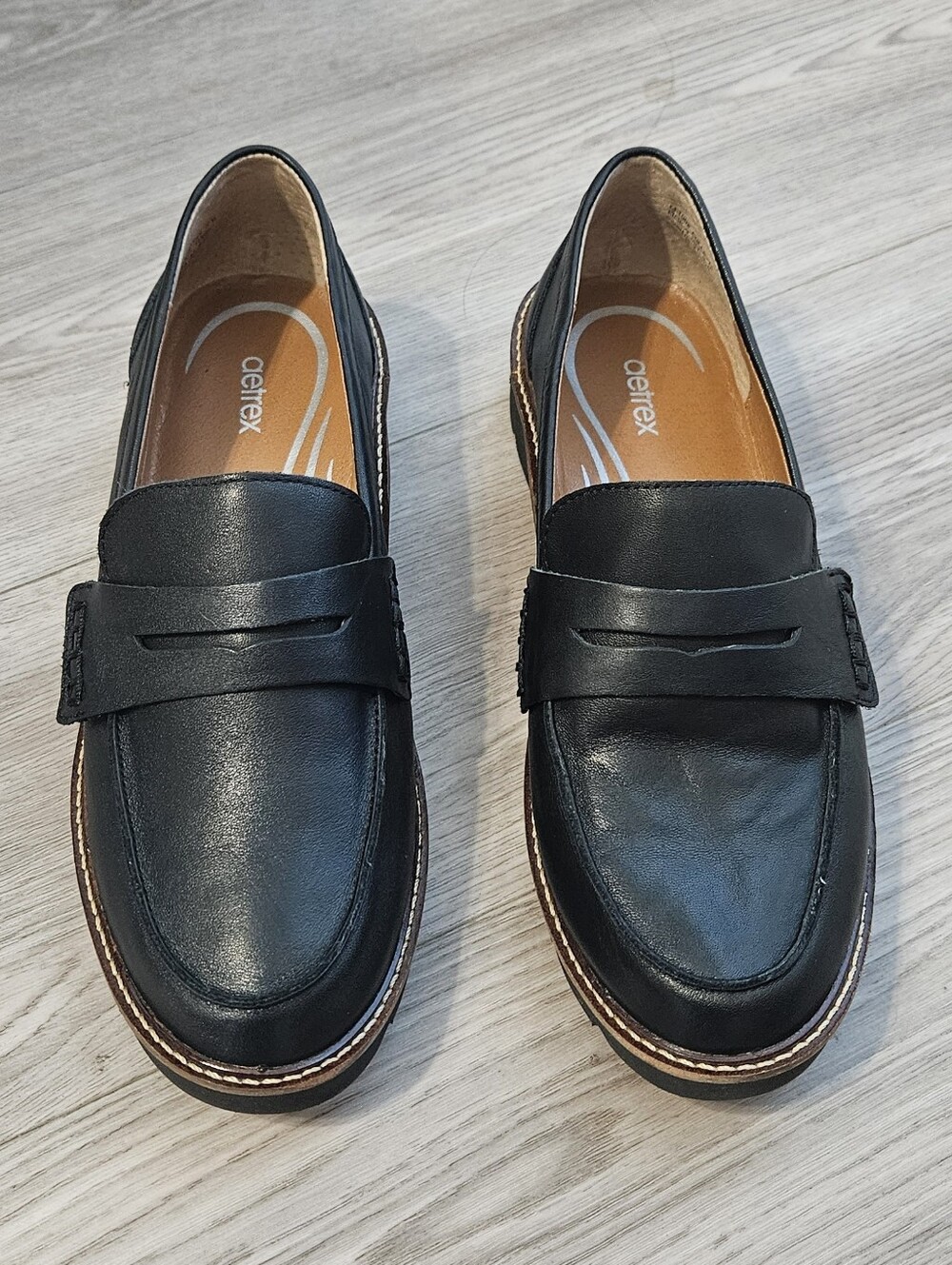 Derby Style Black Leather Loafers - Aetrex